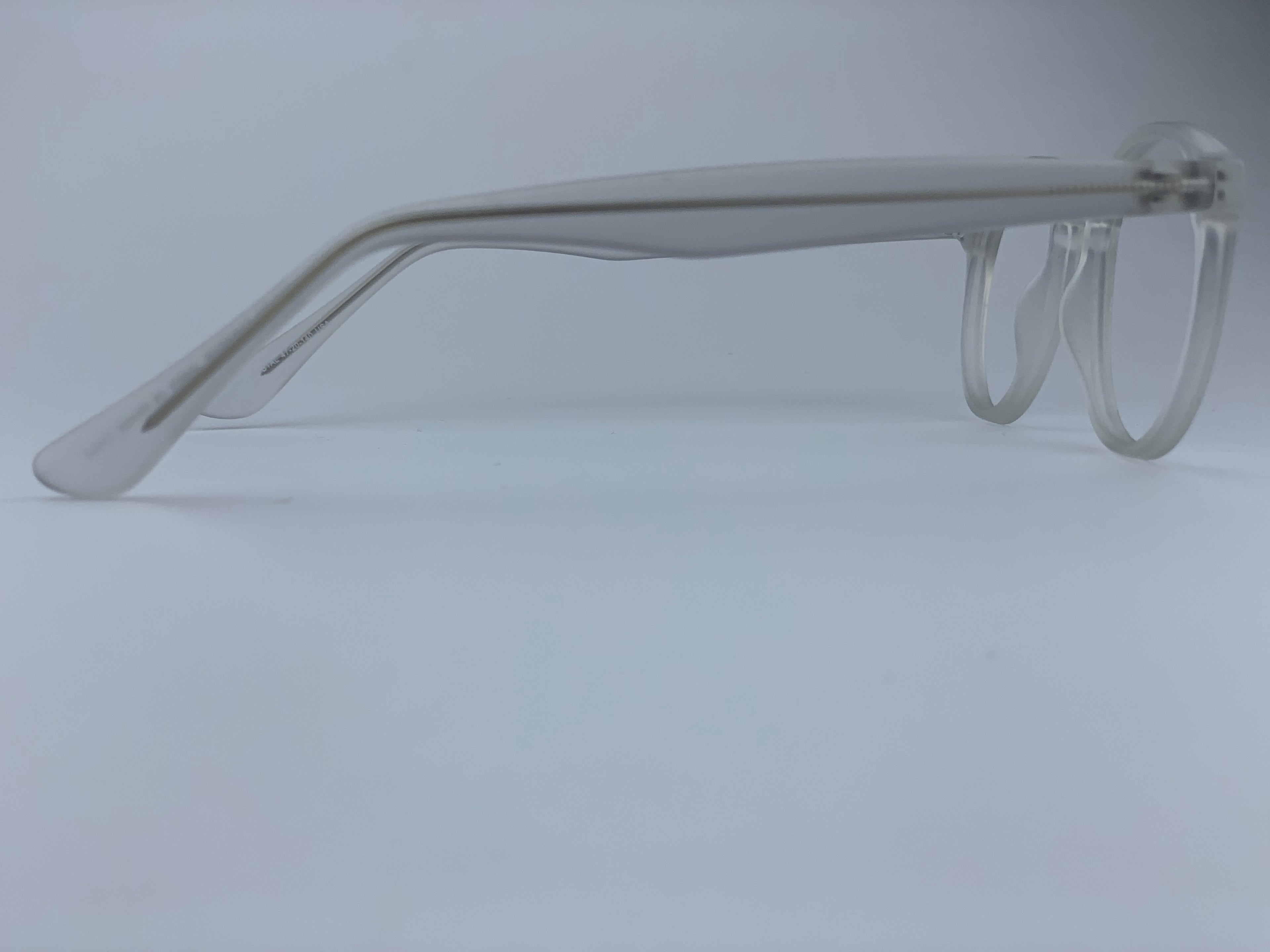 Felix In Icy Crystal Acetate: Unisex In Modified Oval; Fits Medium Size Faces 47-20-140